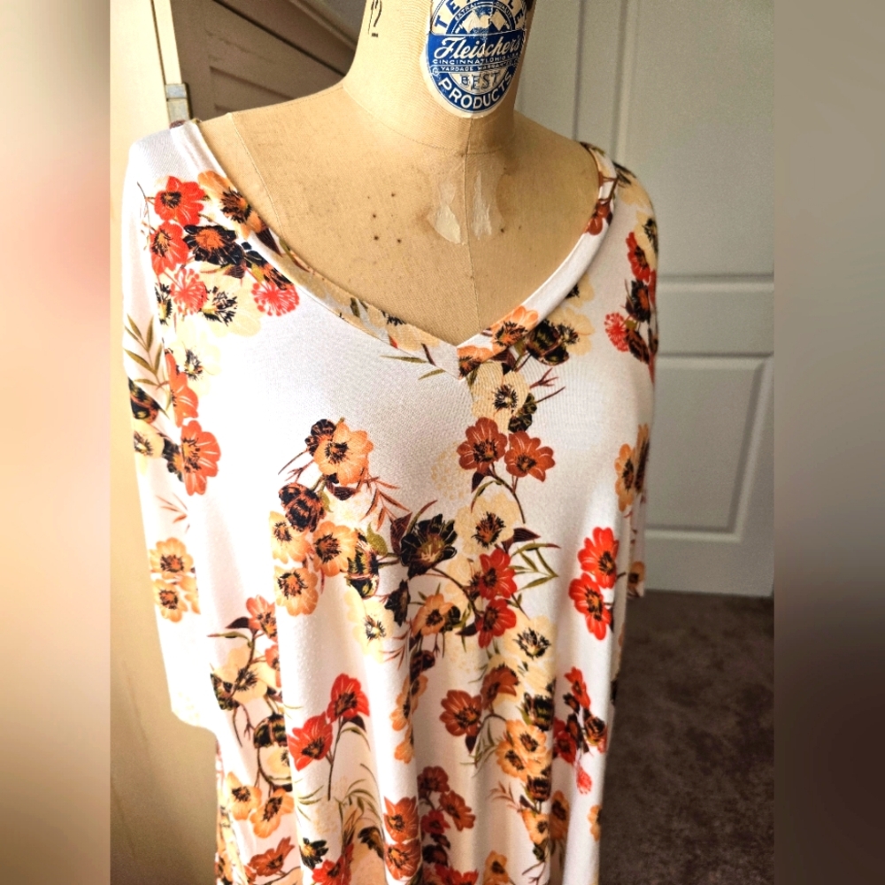 Floral V-Neck Women's Top 5x
